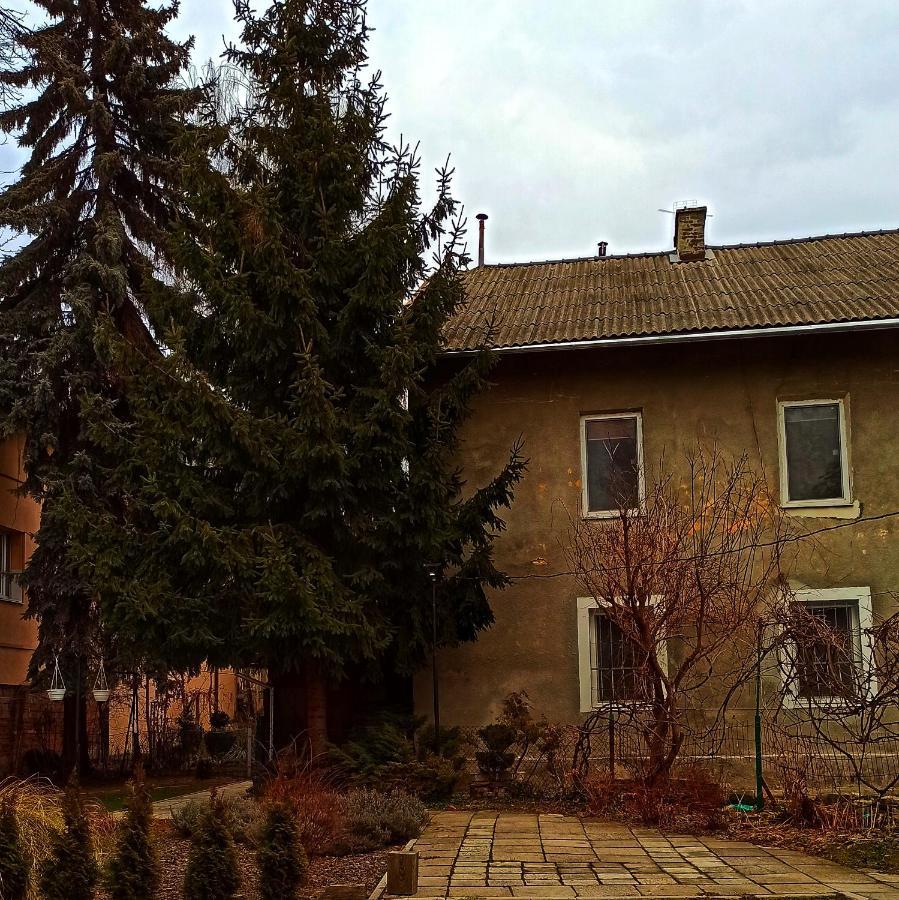 Apartment On Zaliznychna Lviv Exterior foto